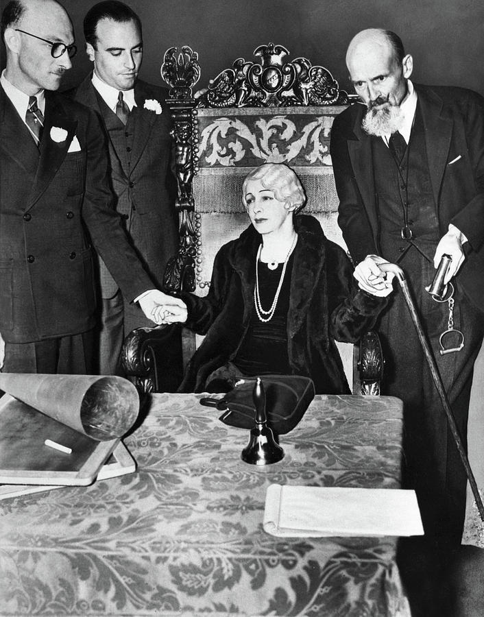 Bess Houdini at 1936 Seance