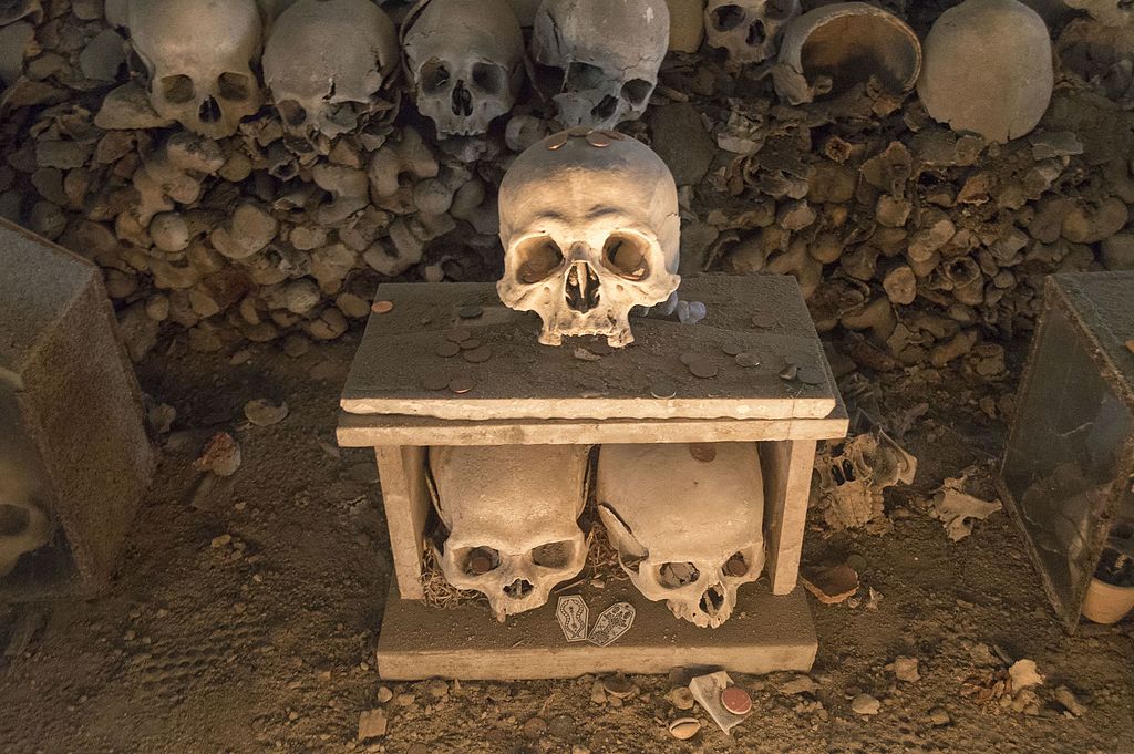 Cult of Skulls, Fontanelle Cemetery, Naples